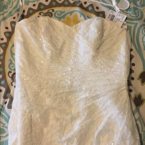 David's Bridal Dresses & Skirts - Sweetheart Lace Strapless Wedding Gown size 12